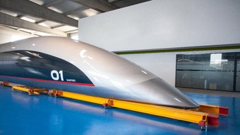 Kapsul itu memiliki panjang sekitar 32 meter dan bobot sebesar 5 ton. Foto: HyperloopTT