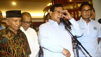 Oleh sebab itu, semalam Prabowo sempat jumpa pers soal kondisi Ratna. Hari ini, Ratna akhirnya mengakui bohong dan meminta maaf.