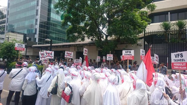 Kedubes Arab Saudi Didemo Travel Agent, Tolak Aturan Baru Visa