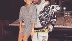 Sempat Dekat dengan Agnez Mo, Ini Pose Chris Brown Saat Makan Kepiting