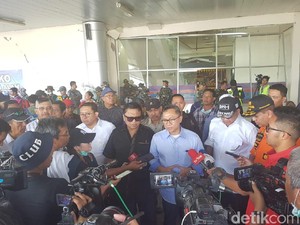 Pimpinan Parlemen Kompak Kunjungi dan Bantu Korban di Gempa Sulteng