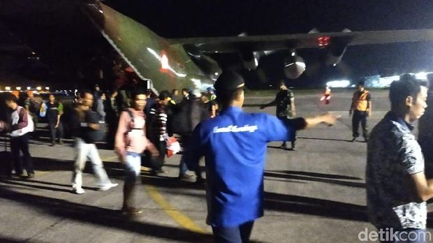   Ratusan Korban Gempa Sulteng asal Jatim Tiba di Bandara Juanda