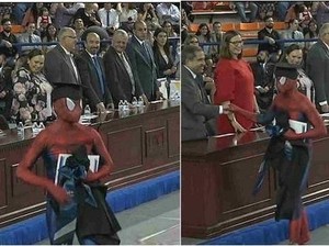 Bikin Heboh! Mahasiswa Ini Hadiri Wisuda Pakai Kostum Spiderman