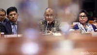 Komisi III DPR dan KPK menggelar rapat dengar pendapat (RDP) di Komplek Parlemen, Senayan, Jakarta, Rabu (3/10/2018). Rapat membahas sejumlah hal, salah satunya soal pengawasan KPK di bidang pencegahan korupsi.