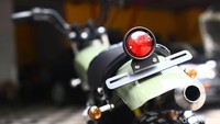 Spatbor belakang bikin juga, frame berubah, knalpot ganti semua. Knalpot kustom, katanya.