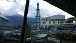 Diterjang Tsunami Menara Masjid Baiturrahman Kokoh Berdiri
