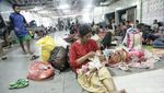 KRI Makassar Angkut Pengungsi Korban Gempa Palu