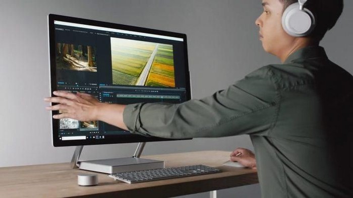 Microsoft Surface Studio 2 menjadi perangkat Surface paling kencang (Foto: Dok. Microsoft) Microsoft Surface Studio 2 menjadi perangkat Surface paling kencang (Foto: Dok. Microsoft)