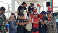 Selain itu, sampai dengan Selasa (2/10) Pertamina telah mengoperasikan 20 dispenser manual untuk melayani kebutuhan BBM masyarakat. Istimewa/Dok. Pertamina.