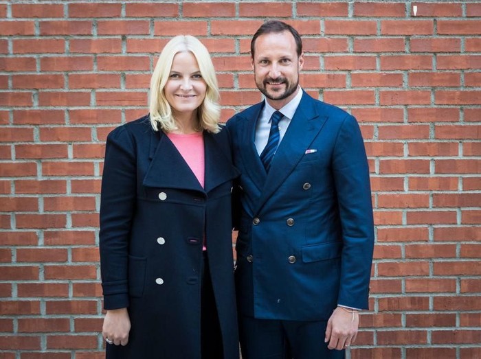 ASKER, NORWAY - MAY 17: Crown Princess Mette-Marit of Norway and Crown Prince Haakon of Norway celebrate National Day on May 17, 2016 in Asker, Norway.  (Photo by Ragnar Singsaas/Getty Images)