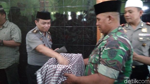 TNI-Polisi Cirebon Gelar Salat Gaib dan Galang Dana untuk Palu