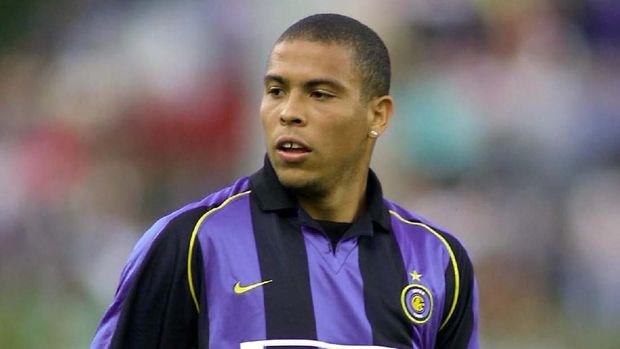 Ronaldo Inter Milan, Ronaldo Luis 23 Jul 2001: Ronaldo of Inter Milan in action during a preseason match played between Inter Milan and Bormiese in Bormio Italy. DIGITAL IMAGE Mandatory Credit: Grazia Neri/ALLSPORT