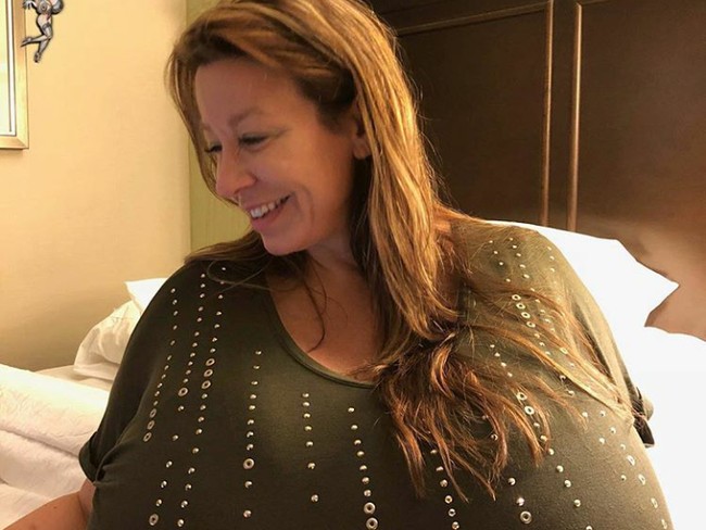 Chelsea Charms harus rutin berolahraga agar tubuhnya bisa mendukung dadanya yang besar itu. Apalagi menurutnya hingga kini payudaranya tidak berhenti membesar. Foto: Instagram (@therealchelseacharms)