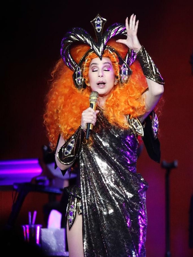 Inilah Cher saat beraksi di panggung musik di Auckland, Selandia Baru, 21 September lalu. Siapa yang sangka bila aktris dan penyanyi lawas ini sudah berusia 72 tahun? (Foto: Getty Images)
