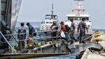 KRI Makassar Angkut Pengungsi Korban Gempa Palu