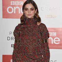 Jenna kini dikabarkan berkencan dengan lawan mainnya di serial Victoria, Tom Hughes. Keduanya diam-diam telah pacaran sejak tahun lalu. Foto: Dok. Getty Images