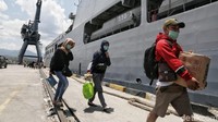 KRI tersebut mengangkut para pengungsi korban gempa Palu.