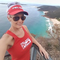 Selamat datang di dunia memancing yang membuat saya candu. Saya seorang gadis Australia yang mencintai alam luar. Follow saya dalam petualangan dan Anda akan kecanduan pada Brooke, begitu tulisan di profil Brooke Foto: Instagram @hookedonbrooke.online