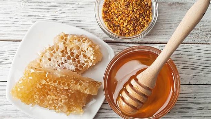 Gula dan madu sama-sama bikin gemuk jika dikonsumsi berlebihan. (Foto: iStock) Gula dan madu sama-sama bikin gemuk jika dikonsumsi berlebihan. (Foto: iStock)