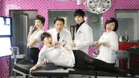 Drama Before and After: Surgery Plastic Clinic bercerita tentang seorang pria yang diwarisi klinik operasi plastik dan juga hutang yang besar, ia pun mencoba kembali menghidupkan klinik tersebut. Dok. Asian Wiki