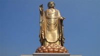 Foto: Spring Temple Buddha merupakan patung yang berada di Provinsi Henan, China. Patung ini tercatat di Guinness World Records sebagai patung tertinggi di dunia. Patung Budha ini memiliki ketinggian 153 meter. (springbuddhatemple.com)