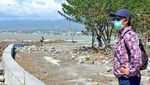 Gaya Susi Tinjau Lokasi Gempa di Palu hingga Sigi