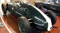 Mobil kece selanjutnya yang menggendong mesin motor, yaitu Cooper 500. Cooper Car merupakan pabrikan asal Surrey, Inggris. Cooper 500 dilahirkan memang bukan untuk dijual. Karena mobil ini memang dilahirkan sebagai mobil balap Formula 3. Foto: Pool (autoevolution)