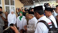 Maruf ketika mengunjungi Pesantren Al Muhajirin III Kampung Citapen di Purwakarta untuk menghadiri doa bersama yang digelar oleh Majelis Dzikir Hubbul Wathon (MDHW) (Foto: Dian Firmansyah/detikcom)