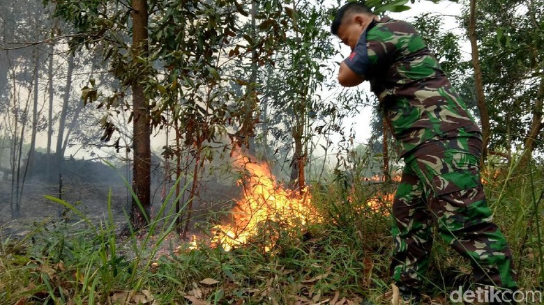 Heli Water Bombing Setop Operasi, Karhutla di Sumsel Meningkat Heli Water Bombing Setop Operasi, Karhutla di Sumsel Meningkat