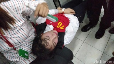 Roro Fitria Pingsan di Persidangan Perkara Narkoba