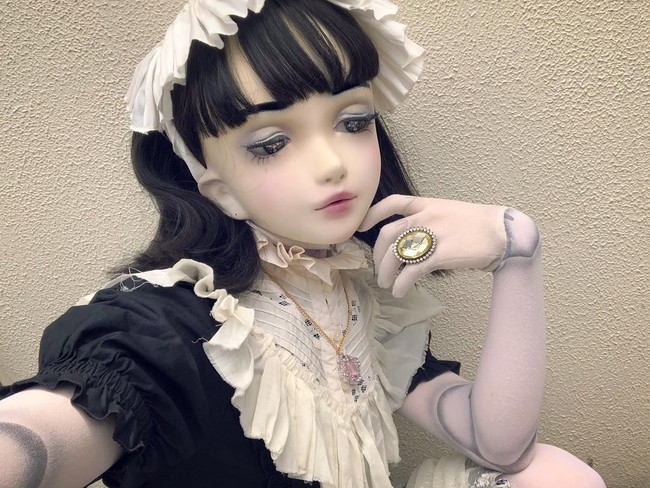 Seperti dikutip Reuters, Lulu diciptakan oleh perancang busana berusia 23 tahun, Hitomi Komaki. Ia mengklaim bahwa dirinya merupakan pecinta boneka. Dalam merangkai Lulu, Hitomi bekerjasama dengan tim kreatif bernama Nukopan.  Foto: Instagram luluidoll. 