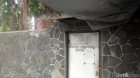 Tak sedikit pejabat yang mandi di sumur tersebut. Mereka ziarah ke petilasan ke leluhur mereka. (Sudirman/detikTravel)