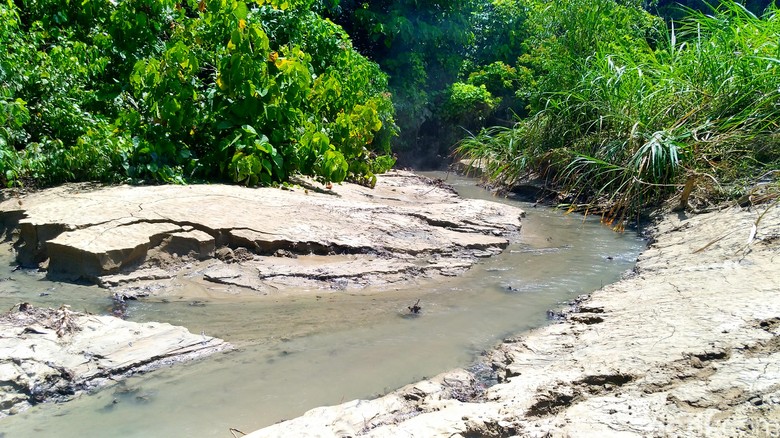 Ada Mata Air Panas Tersembunyi di Kampung Mosso, Perbatasan RI-PNG Ada Mata Air Panas Tersembunyi di Kampung Mosso, Perbatasan RI-PNG