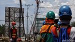 Melihat Pekerja PLN Berjibaku Perbaiki Jaringan Listrik Palu