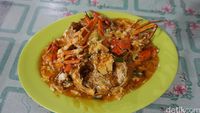 Seafood 'Bu Haji 99': Puas Makan Kepiting Gendut Telur Saus Padang di Pinggir Jalan
