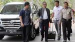 Gaya Pejabat Pajak Ambon Saat Digiring ke Gedung KPK