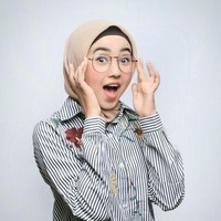 Alasannya karena saya ingin melakukan kontribusi yang lebih untuk masyarakat, dengan masuk ke dalam sistem, saya bisa memberikan manfaat yang lebih besar kepada masyarakat dan negara saya tentunya, terang hijabers cantik ini. Foto: Instagram @uniebby