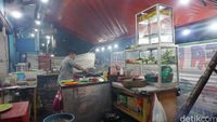 Seafood 'Bu Haji 99': Puas Makan Kepiting Gendut Telur Saus Padang di Pinggir Jalan