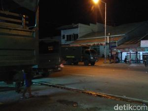 Geliat Kota Palu di Malam Hari yang Mulai Lebih Terang