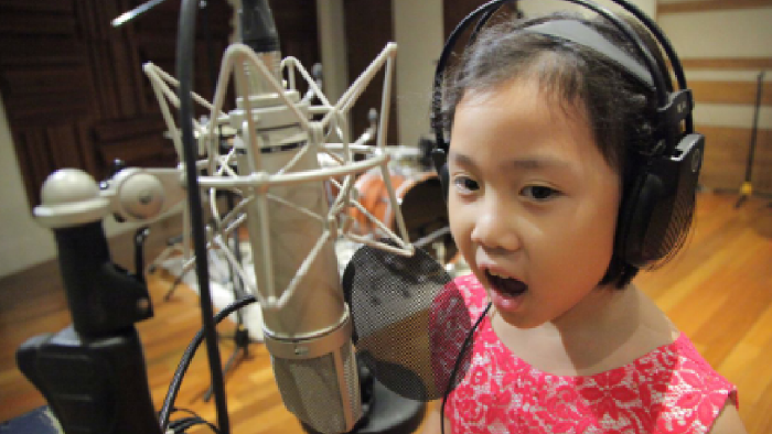 Penyanyi Cilik Rayvelin Meriahkan Asian Para Games dengan Cover Lagu