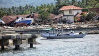 Pelabuhan ini hancur tersapu stunami.