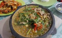 Seafood 'Bu Haji 99': Puas Makan Kepiting Gendut Telur Saus Padang di Pinggir Jalan