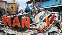 Saat ini kapal menggunakan generator darurat untuk kelistrikannya.