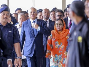 Najib Ditangkap di HUT Istri, Putrinya Posting Kata-kata Emosional Ini