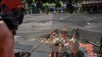 PPSU Bersihkan Sampah Menumpuk di Waring Kali Item