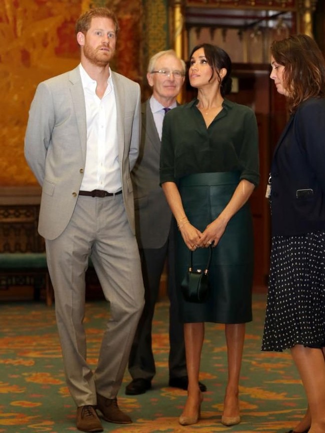 Ekspresi kagum Pangeran Harry dan Meghan Markle saat melihat interior bangunan bersejarah di Sussex. (Foto: Getty Images)