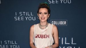 Momen Bella Thorne Percaya Diri Pamer Rambut Ketiak di Red Carpet