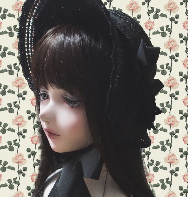 Sampai saat ini, Lulu Hashimoto sudah sering menjadi foto model di jalanan. Selain menjadi foto model, terkadang Lulu suka berjalan di sekitar Tokyo yang tentu membuatnya menjadi pusat perhatian. Meski demikian, selayaknya boneka Lulu Hashimoto akan diam saja.  Foto: Instagram luluidoll.