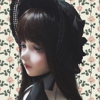 Sampai saat ini, Lulu Hashimoto sudah sering menjadi foto model di jalanan. Selain menjadi foto model, terkadang Lulu suka berjalan di sekitar Tokyo yang tentu membuatnya menjadi pusat perhatian. Meski demikian, selayaknya boneka Lulu Hashimoto akan diam saja.  Foto: Instagram luluidoll.