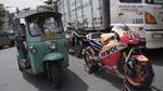 Marquez di Bangkok: Naik Tuk-tuk, Jajan Kaki 5, Dibonceng Polisi